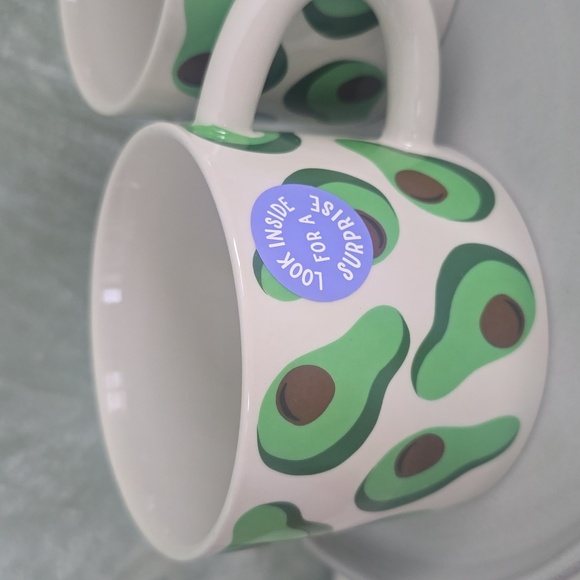 2 Avocado Patterned Stoneware Mugs with 3D Avocado Inside Mug NIB - Picture 4 of 5